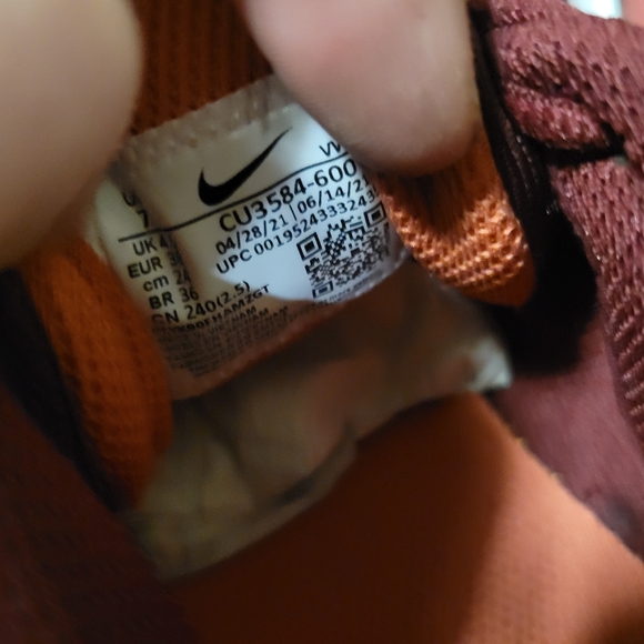 NWOB Ladies Nike MC Trainer Athletic Running Training Shoes Sneakers Burgundy - Picture 5 of 5